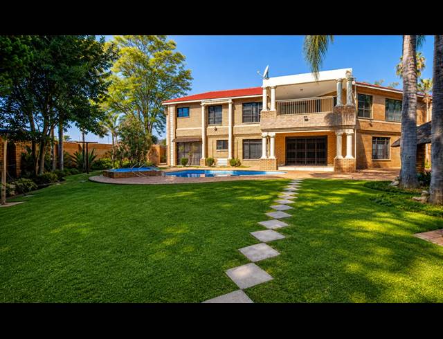 8 BEDROOM HOUSE FOR SALE IN BENDOR